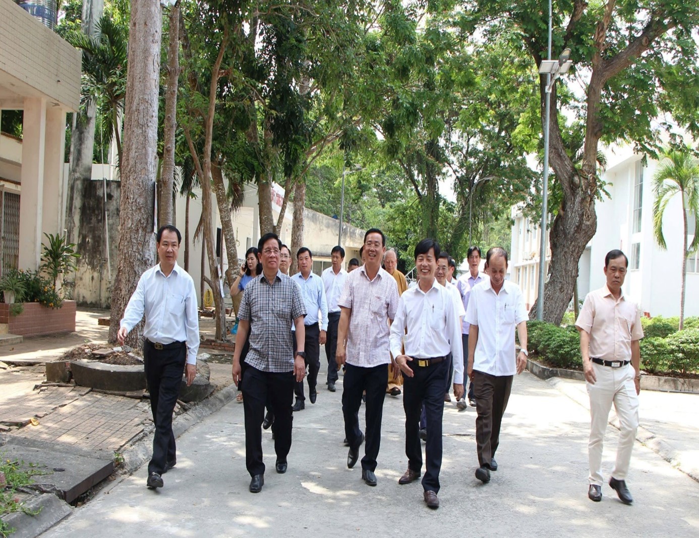 Chủ tịch UBND tỉnh An Giang Hồ Văn Mừng khảo sát Trung tâm Y tế Tịnh Biên